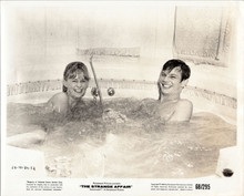 Susan George shares bath with Michael York The Strange Affair 5x7 photo