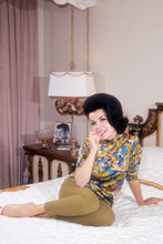 Annette Funicello, Rare pose sat on bed, stunning quality print 4x6 photo