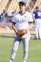 Kevin Costner, Rare candid shot in Dodgers baseball outfit 4x6 photo
