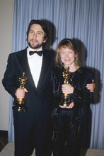 Robert De Niro, Sissy Spacek both holding Academy Awards 4x6 photo