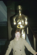 Greer Garson, Rare shot standing in front of huge Oscar statue 4x6 photo
