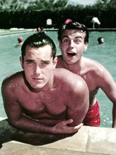 Robert Wagner rare portrait with Jeffrey Hunter in swimming pool 4x6 photo