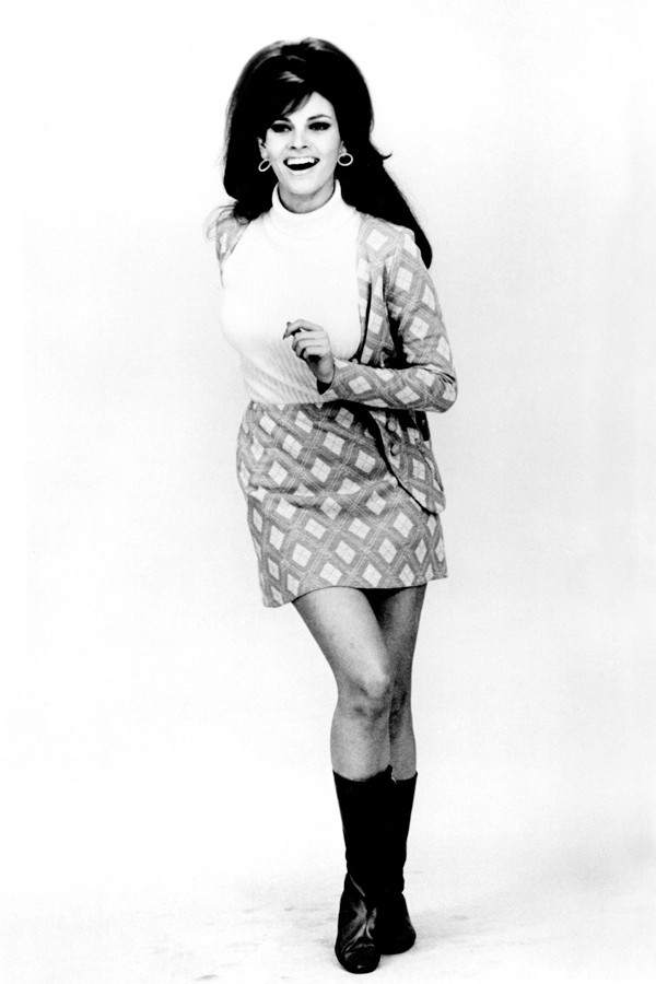 Raquel Welch full lenth 1960's pose in mini-skirt and boots smiling 4x6  inch pho - Moviemarket