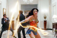 Gil Gadot in action as Wonder Woman using her skills in fight scene 4x6 photo