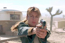 Linda Hamilton Sarah Connor arms outstretched holding gun Terminator 2 4x6 photo