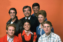 Happy Days cast 12x18 inch poster Bosley Howard Moran Ross Winkler Most Williams