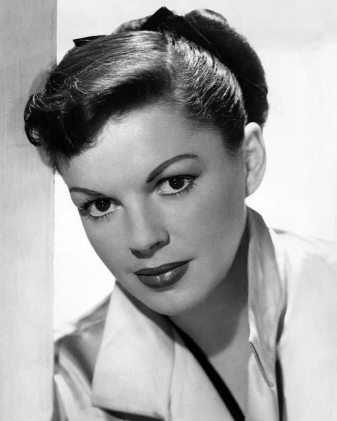 judy garland portrait 12x18 poster moviemarket judy garland portrait 12x18 poster moviemarket