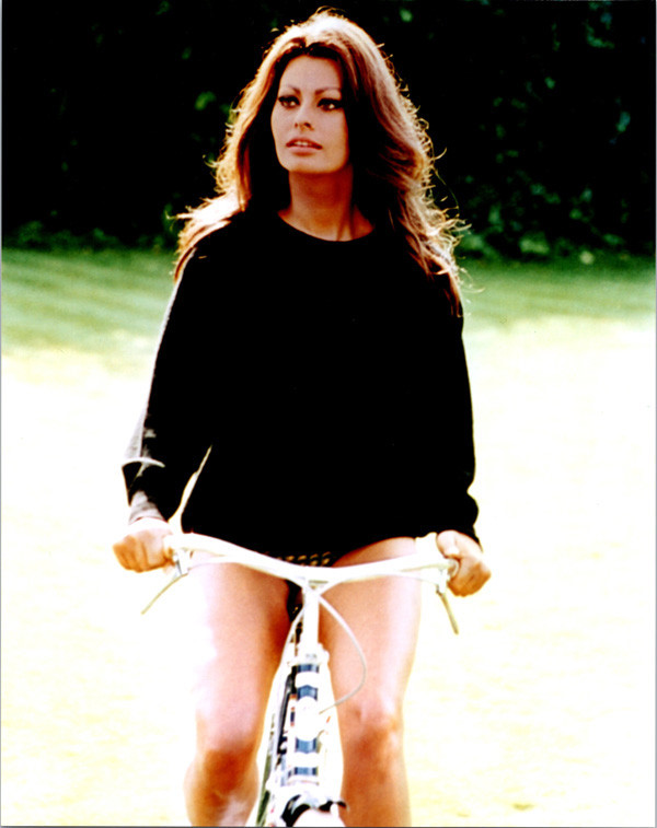 Sophia Loren Beautiful Pose From 1960 S Riding Bicycle Vintage 8x10 Photo Moviemarket