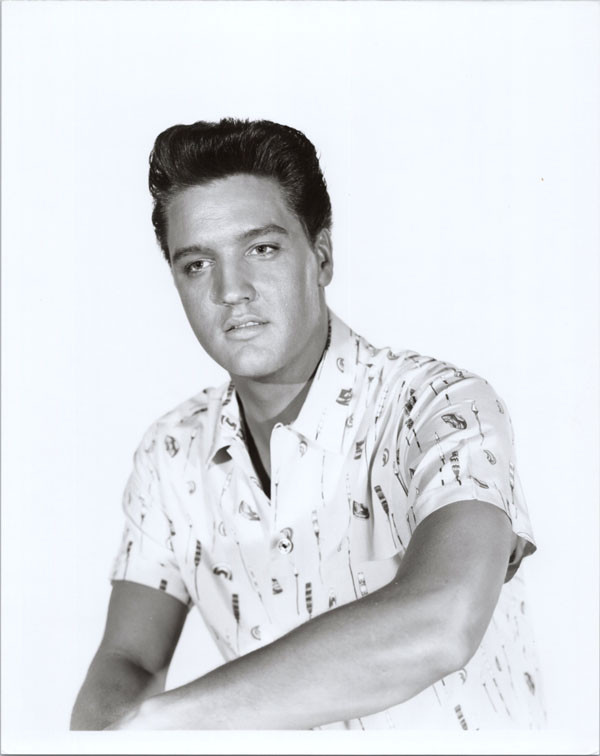 Elvis Presley 8x10 photograph wearing 
