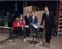 30 Rock TV series Alec Baldwin and cast pose together 8x10 photo
