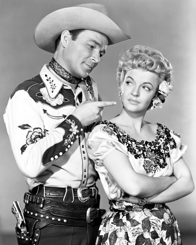 Roy Rogers points at Dale Evans 8x10 photo in western wear - Moviemarket