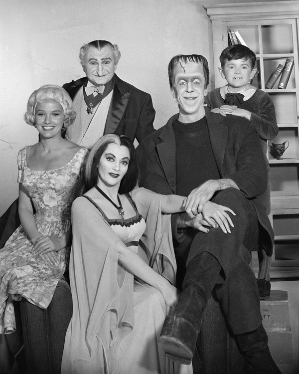 The Munsters 1964 Tv series Lily Munster poses for format portrait 8x10 photo 