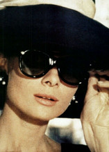 Audrey Hepburn classic Breakfast at Tiffany's in hat & sunglasses 5x7 inch photo