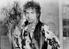 Bob Dylan looks intense in leather waistcoat holding pool cue 5x7 photo
