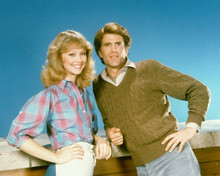 Cheers first season pose Shelley Long Ted Danson as Sam & Diane 8x10 photo