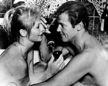 Gold 1974 movie Roger Moore takes a bath with Susannah York 8x10 photo