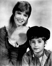 Oliver 1968 Shani Wallis as Nancy poses with Mark Lester as Oliver 8x10 photo