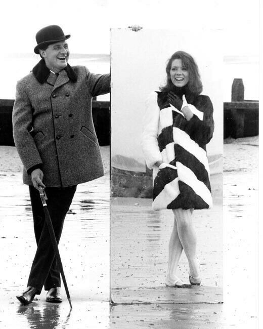 The Avengers TV series 1980's 8x10 photo Patrick Macnee fishes with unknown girl 