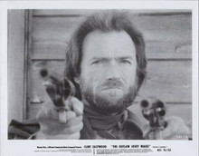 Clint Eastwood The Outlaw Josey Wales 1976 8x10 photo points guns
