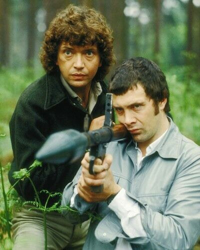 The Professionals TV series Lewis Collins takes aim Martin Shaw 8x10 inch  photo - Moviemarket