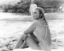 10 Bo Derek sits on beach in swimsuit Dudley Moore looks on 8x10 inch photo