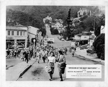 Invasion of the Body Snatchers Kevin McCarthy Dana Wynter run on street 8x10