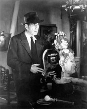 The Big Sleep Humphrey Bogart discovers camera in statue 8x10 inch photo