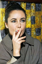 Elizabeth Taylor smoking cigarette on movie set between takes 4x6 inch photo