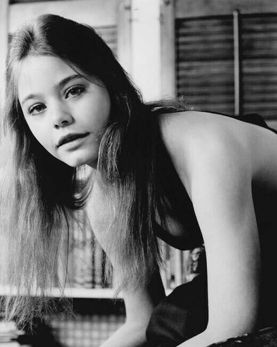Susan Dey cleavage pose leaning forward Laurie The Partridge Family ...