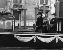 Don't Look Now Julie Christie Hilary Mason Clelia Metania in Venice 8x10 photo