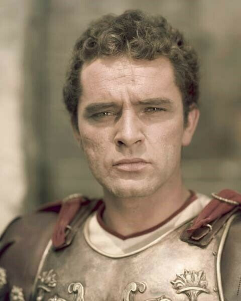 Richard Burton as Marcellus Gallio in Roman outfit 1953 The Robe