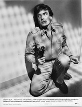 ALBERT FINNEY ORIGINAL PORTRAIT STILL PHOTOGRAPH LOOKER HOLDING GUN