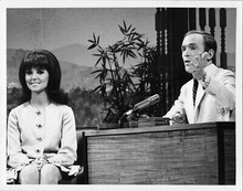 Dick Cavett Show original 7x9 TV photo Dick and guest Marlo Thomas 1969