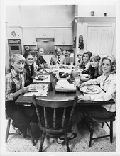 Eight is Enough 1978 TV series original 7x9 photo cast seated at dining table