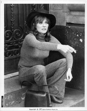 Jacqueline Bisset sits on doorstep original 8x10 photo The Mephisto Waltz