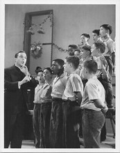 Going My Way TV series 1962 original 7x9 photo Gene Kelly sushes choir boys