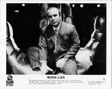 Mona Lisa 1986 original 8x10 inch photo Bob Hoskins sits on giant hand