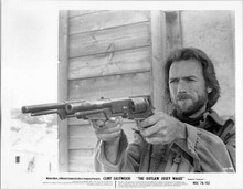 The Outlaw Josey Wales original 8x10 photo Clint eastwood pistols in both hands
