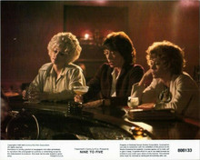 Nine to Five original 8x10 inch lobby card Dolly Jane & Lily have cocktails