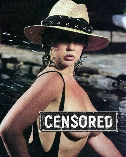 Linda Blair poses in open bathing suit wearing sun hat 8x10 inch photo -  Moviemarket
