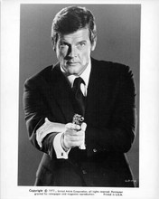 Roger Moore original 8x10 inch photo 1972 Live and Let Die classic Bond pose