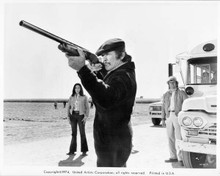 Mr Majestyck original 8x10 inch photo 1974 Charles Bronson aims rifle
