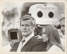Roger Moore Barbara Bach on set Spy Who Loved Me original 1977 press photo