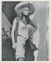 Raquel Welch original 8x10 photo in Mexican hat gunbelt over shoulder 100 Rifles