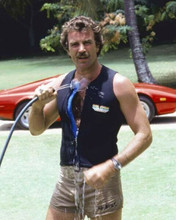 Tom Selleck cools himself off with water hose Ferrari behind Magnum 8x10 photo
