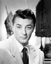 Robert Mitchum 1950's studio portrait in suit looking suave 8x10 inch photo