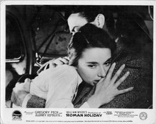 Roman Holiday Gregory Peck comforts Audrey Hepburn in car 8x10 inch photo