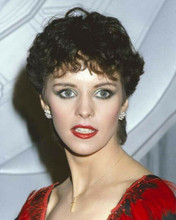 Sheena Easton 1980's songstress looks glamorous in this pose 8x10 inch photo
