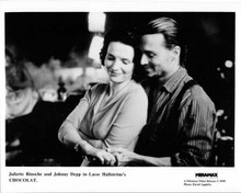 Chocolat 2000 original 8x10 photo Juliette Binoche & Johnny Depp