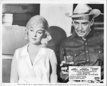 The Misfits Clark Gable holds drink with Marilyn Monroe 8x10 inch photo